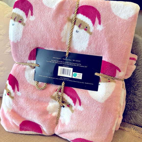 Rachel Zoe Pink Santa Blanket - Picture 2 of 2